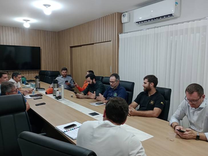 CDL Sinop participa de ação conjunta para organização e retirada de cabos irregulares em vias públicas