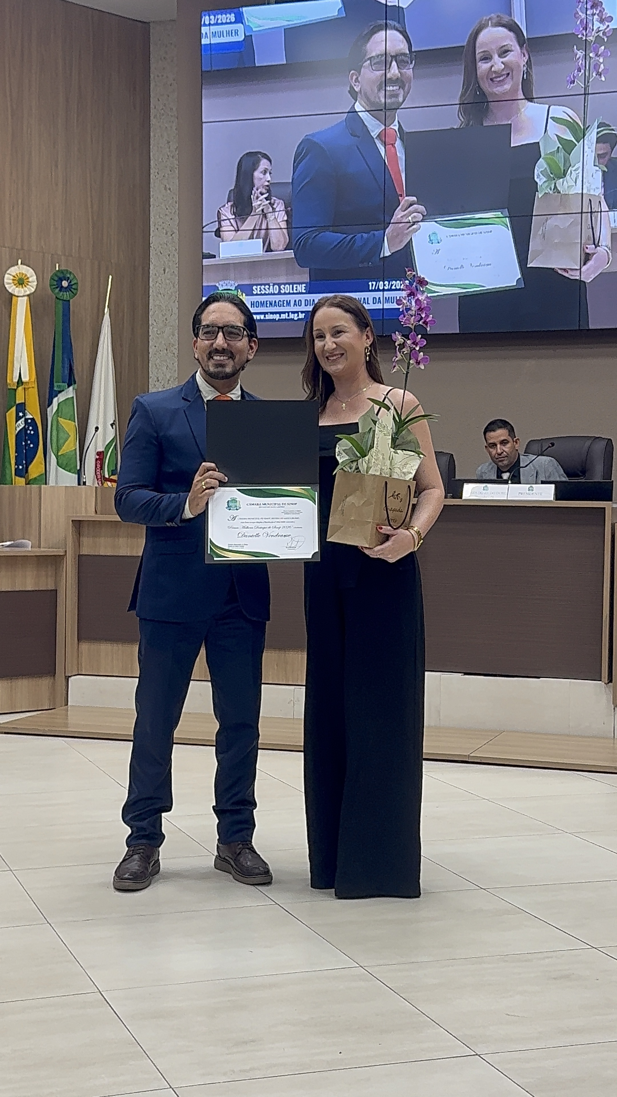 031726 - Gerente executiva e jornalista da CDL Sinop s&atilde;o homenageadas pela C&acirc;mara com Pr&ecirc;mio Mulheres Destaques 2026 (2).jpeg